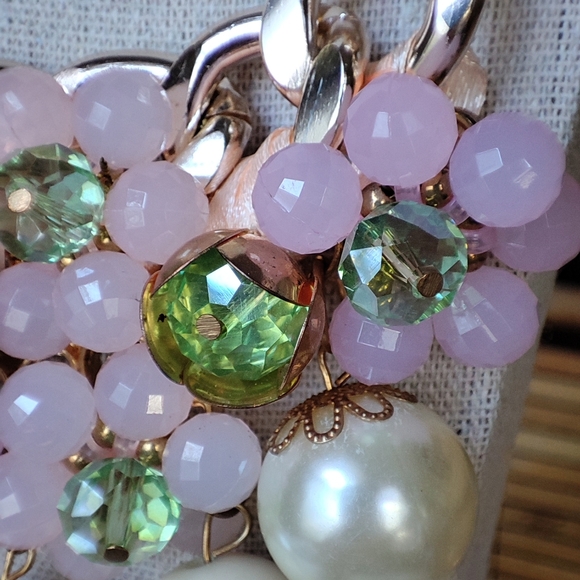 Pink Acrylic and Glass Peridot Faux Pearls Statement Necklace Gold Tone NWOT - Picture 10 of 12